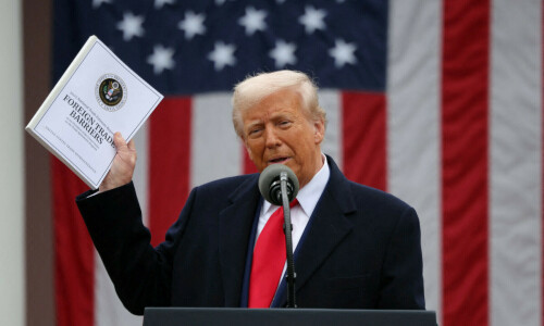 US appeals court reinstates Trump tariffs, sowing market confusion