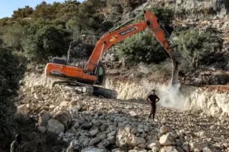 Israeli bulldozers in West Bank carve up hopes for Palestinian state