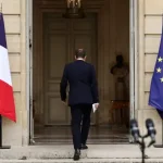 France PM in final effort to salvage cabinet