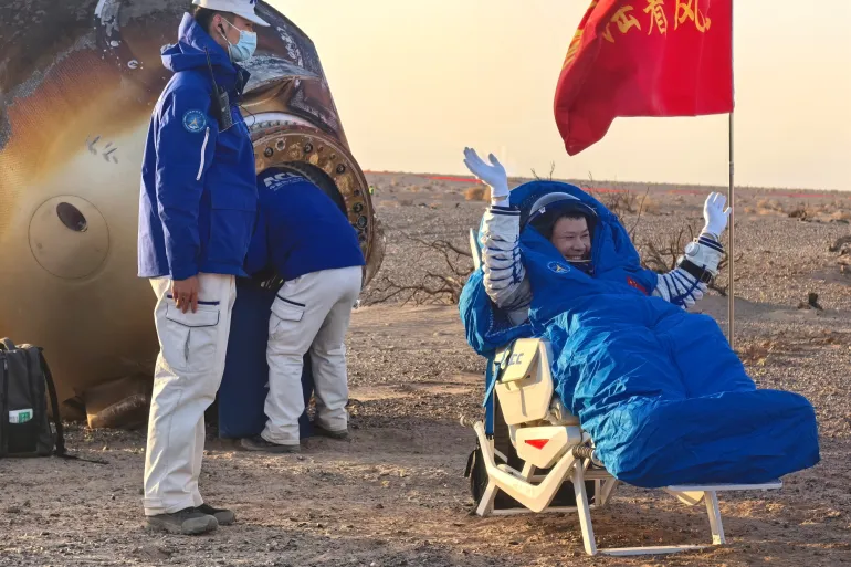 China sends spacecraft to pick up stranded astronauts