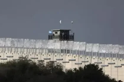 Israeli forces fire on UN peacekeepers in Lebanon