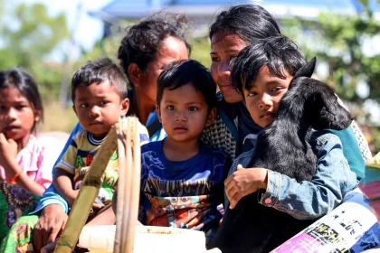 Thailand works to repatriate thousands stranded at Cambodia border crossing